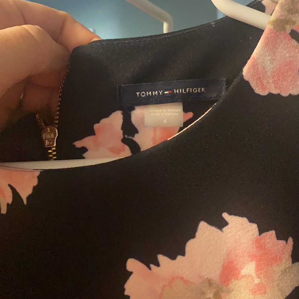 Tommy Hilfiger - Picture 2 of 2